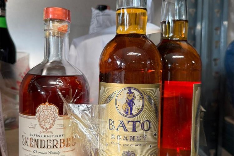 Slika /17952 konjak St/konjak.jpg